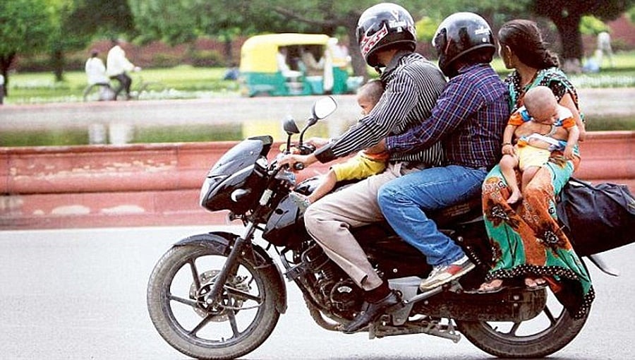 ಬೈಕ್ ನ ಹಿಂಬದಿಯಲ್ಲಿ ಮಕ್ಕಳನ್ನು ಕೂರಿಸಿಕೊಂಡು ಹೋಗಲು ಕೇಂದ್ರದಿಂದ ಹೊಸ ರೂಲ್ಸ್!