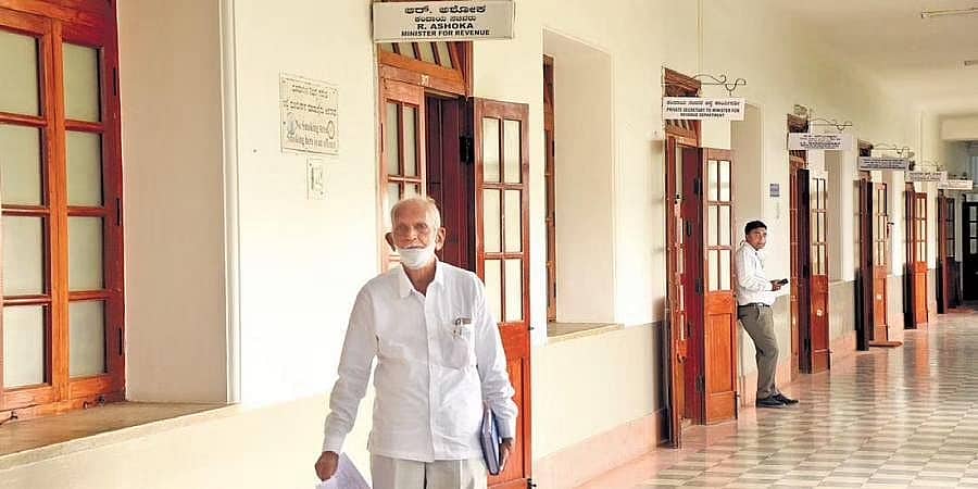 ಉಪ ಚುನಾವಣೆ ಪ್ರಚಾರದಲ್ಲಿ ಮುಖ್ಯಮಂತ್ರಿ, ಸಚಿವರು ಬ್ಯುಸಿ: ವಿಧಾನಸೌಧ ಕಾರಿಡಾರ್ ಬಿಕೋ ಬಿಕೋ!