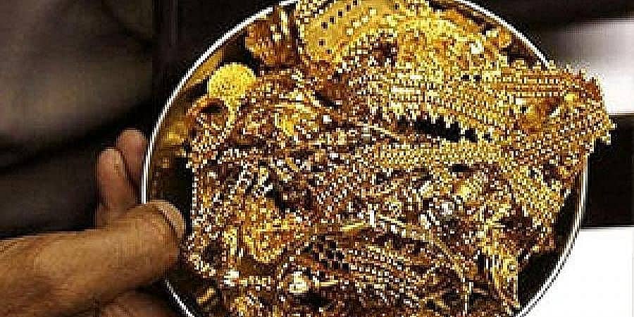 ಪತ್ನಿಯ ಕೊನೆಯಾಸೆ ಈಡೇರಿಸಿದ ಪತಿ: ಉಜ್ಜೈನಿ ದೇಗುಲಕ್ಕೆ 17 ಲಕ್ಷ ರೂ. ಚಿನ್ನಾಭರಣ ದೇಣಿಗೆ