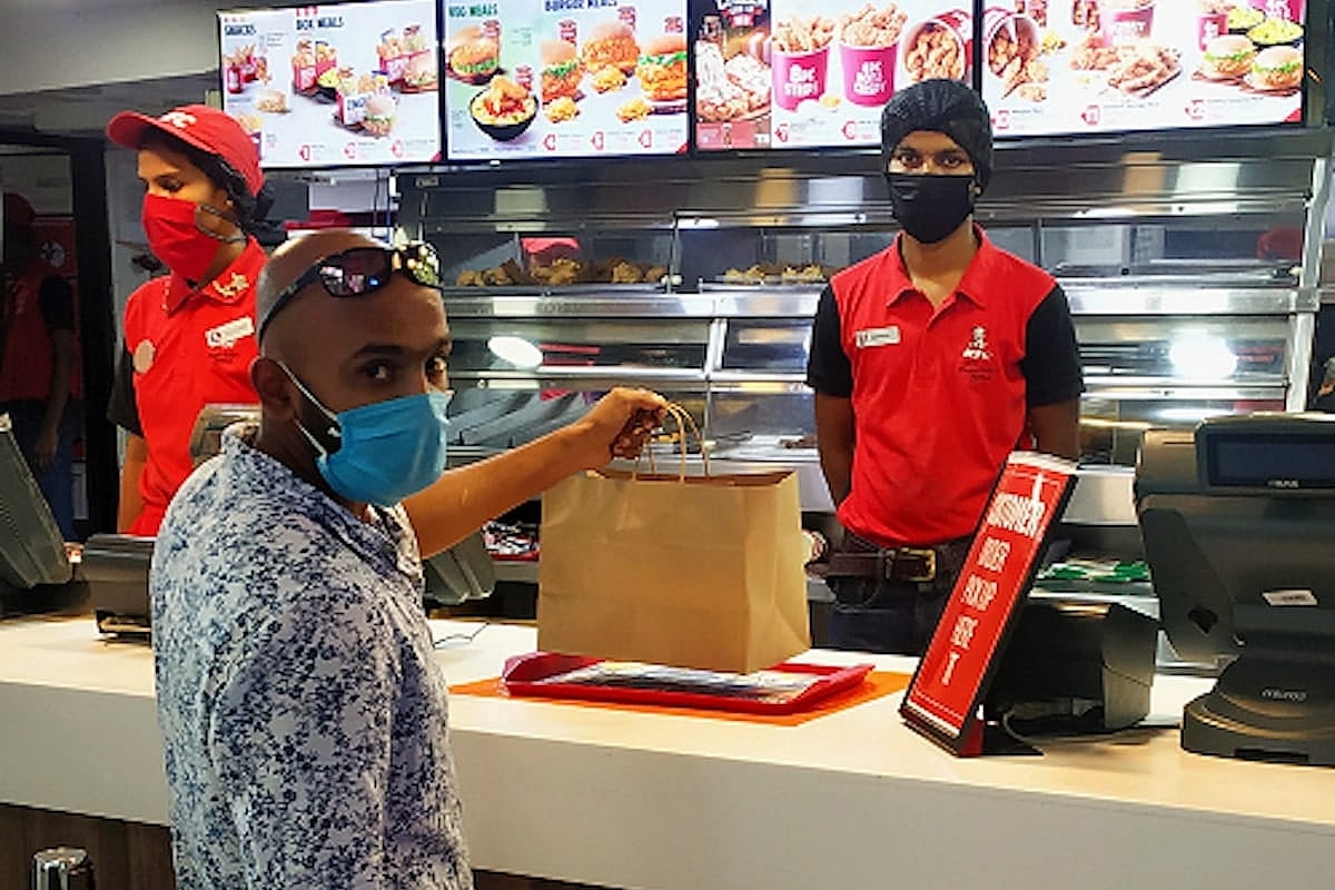 KFC ವಿರುದ್ಧ ಕನ್ನಡ ಕಹಳೆ: ಸಾಮಾಜಿಕ ಜಾಲತಾಣದಲ್ಲಿ #KFCಕನ್ನಡಬೇಕು ಟ್ರೆಂಡ್, ಹಳೆಯ ವಿಡಿಯೋ ಎಂದು ಕೆಎಫ್ ಸಿ ಸ್ಪಷ್ಟನೆ