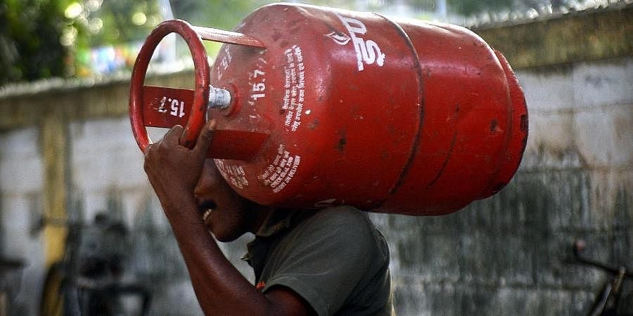 ಜನಸಾಮಾನ್ಯರಿಗೆ ಎಲ್​ಪಿಜಿ ಶಾಕ್​: ಮುಂದಿನ ವಾರ ಬೆಲೆ ಏರಿಕೆಯಾಗುವ ಸಾಧ್ಯತೆ