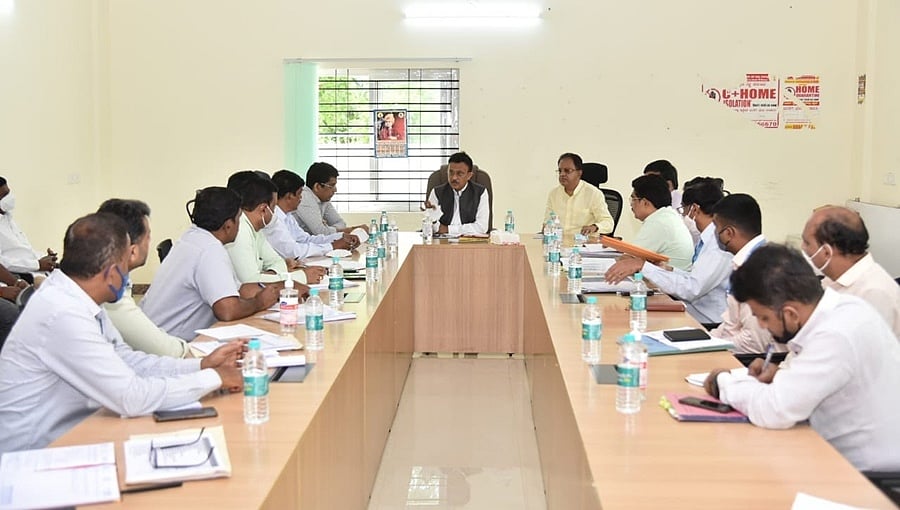 ಬೆಂಗಳೂರು: ಶಾಸಕರು, ಪಾಲಿಕೆ ಮುಖ್ಯಸ್ಥರಿಂದ ರಸ್ತೆ ಕಾಮಗಾರಿ ಪರಿಶೀಲನೆ