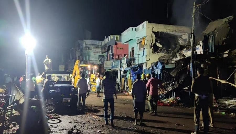 ತಮಿಳು ನಾಡು: ಪಟಾಕಿ ಅಂಗಡಿಯಲ್ಲಿ ಬೆಂಕಿ ಸ್ಫೋಟ; ಮೃತಪಟ್ಟವರ ಸಂಖ್ಯೆ 6ಕ್ಕೆ ಏರಿಕೆ, 10 ಮಂದಿಗೆ ಗಾಯ