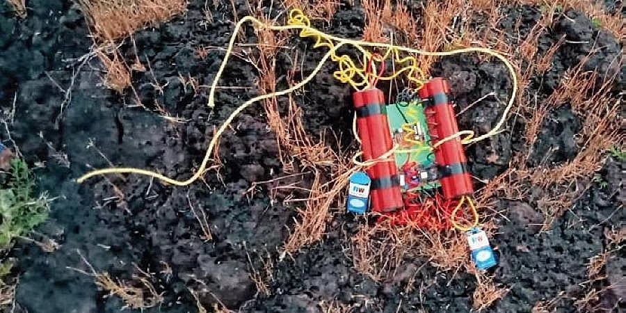 ಕುಮಟಾ: ಬಾಂಬ್ ಮಾದರಿ ವಸ್ತು ಪತ್ತೆ, ಜನರಲ್ಲಿ ಆತಂಕ ಸೃಷ್ಟಿ