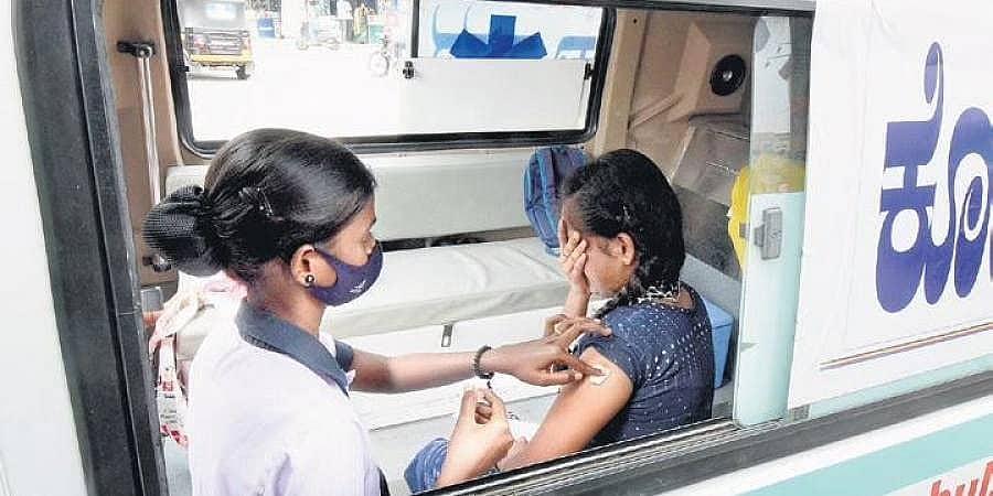 ಡೆಲ್ಟಾ ರೂಪಾಂತರಿ ವೈರಸ್ ಆತಂಕ: ಕೋವಿಡ್ ಲಸಿಕೆ ಅಭಿಯಾನ ಚರುಕುಗೊಳಿಸುವಂತೆ ರಾಜ್ಯ ಸರ್ಕಾರಕ್ಕೆ ತಜ್ಞರ ಸಲಹೆ!