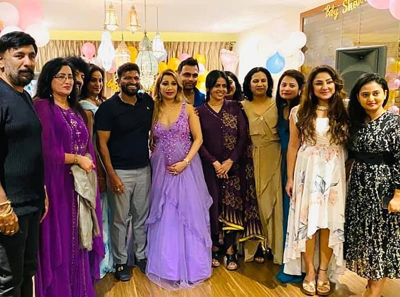 ನಿನ್ನೆ ನಿಧನ ಹೊಂದುವುದಕ್ಕೆ ಮುನ್ನಾದಿನ ರಾತ್ರಿ ಸಂಗೀತ ನಿರ್ದೇಶಕ ಗುರುಕಿರಣ್ ಅವರ ಹುಟ್ಟುಹಬ್ಬ ಪಾರ್ಟಿಯಲ್ಲಿ ಸ್ನೇಹಿತರ ಜೊತೆ