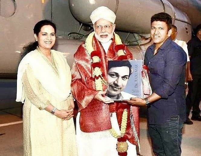 ಪ್ರಧಾನಿ ಮೋದಿಯನ್ನು ಪುನೀತ್ ರಾಜ್ ಕುಮಾರ್ ದಂಪತಿ ಭೇಟಿ ಮಾಡಿದ್ದ ಸಂದರ್ಭ