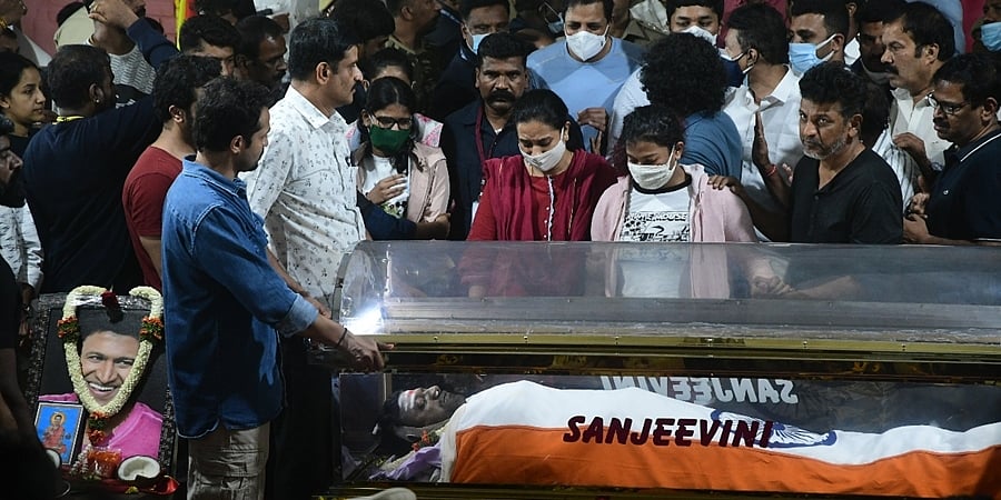 'ಅಪ್ಪು' ಇನ್ನಿಲ್ಲ: ನಾಳೆ ಬೆಳಗ್ಗೆ 6ಕ್ಕೆ ಪುನೀತ್ ಪಾರ್ಥೀವ ಶರೀರದ ಮೆರವಣಿಗೆ ಆರಂಭ, 10.30ರೊಳಗೆ ಅಂತ್ಯಕ್ರಿಯೆ