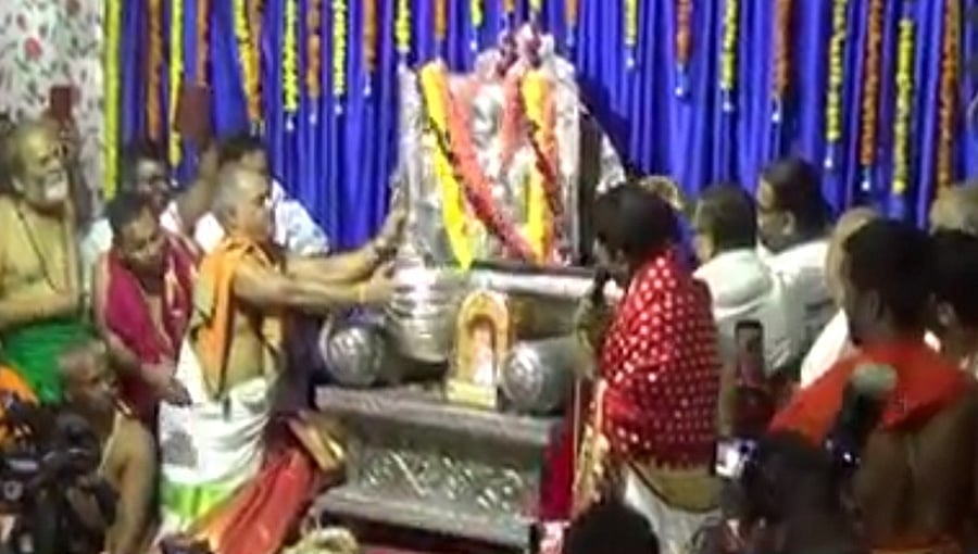 ಪುನೀತ್ ಮುಂದಿನ ವರ್ಷ ಆರಾಧನೆಯಲ್ಲಿ ಪಾಲ್ಗೋಳ್ಳುತ್ತೇನೆ ಎಂದಾಗ ಕುಸಿದು ಬಿದ್ದ ವೀಣಿ: ಅದರ ಸೂಚನೆ ಏನಾಗಿತ್ತು?