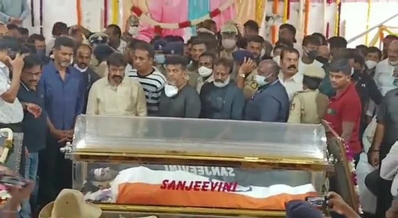 ನಿನ್ನೆ ಹಿರಿಯ ನಟ ನಂಬೂದರಿ ಬಾಲಕೃಷ್ಣ ಅವರಿಂದ ಅಂತಿಮ ದರ್ಶನ