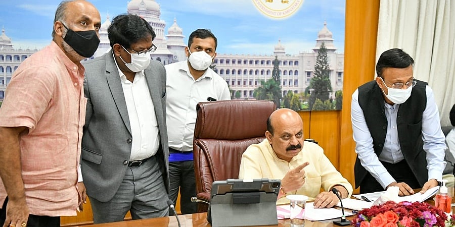 ಪ್ರಧಾನಿ ಕಚೇರಿ ಮಾದರಿಯಲ್ಲಿ ಸಿಎಂ ಡ್ಯಾಶ್ ಬೋರ್ಡ್ ಗೆ ಚಾಲನೆ ಮೊದಲ ದಿನ 6 ಇಲಾಖೆಗಳ ಪ್ರಗತಿ ಪರಿಶೀಲನೆ ನಡೆಸಿದ ಸಿಎಂ