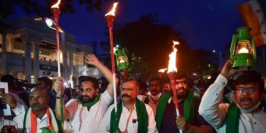 ಲಖೀಂಪುರ ರೈತರ ಹತ್ಯೆ ಪ್ರಕರಣ: ಎರಡನೇ ಮರಣೋತ್ತರ ಪರೀಕ್ಷೆ ನಂತರ ಮೃತ ರೈತನ ಶವಸಂಸ್ಕಾರ