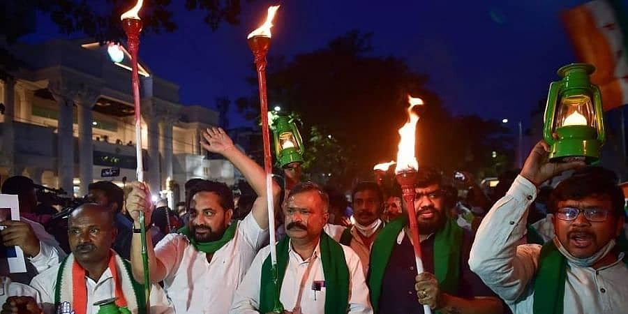 ಲಖೀಂಪುರ ರೈತರ ಹತ್ಯೆ ಪ್ರಕರಣ: ಎರಡನೇ ಮರಣೋತ್ತರ ಪರೀಕ್ಷೆ ನಂತರ ಮೃತ ರೈತನ ಶವಸಂಸ್ಕಾರ
