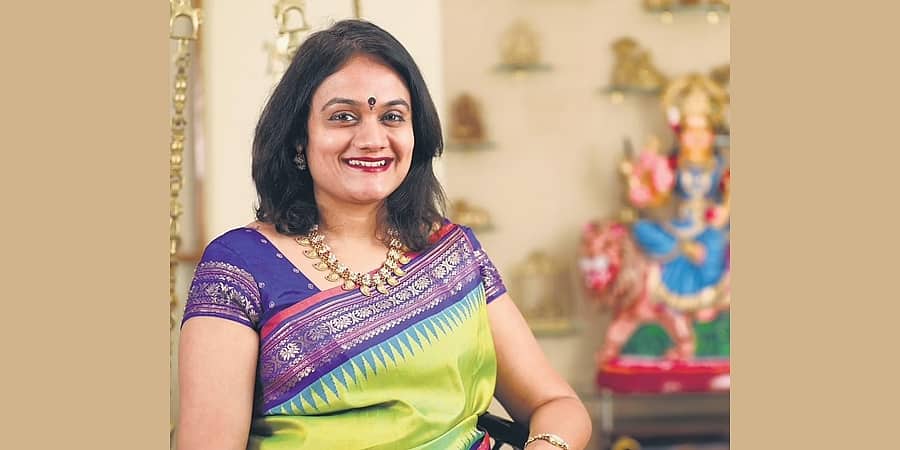 ವಿಶ್ವ ಸರ್ವಧರ್ಮ ಸಂಸತ್ ಗೆ ಆಯ್ಕೆಯಾದ ಮೊದಲ ಭಾರತೀಯ ಮಹಿಳೆ ಬೆಂಗಳೂರಿನ ಗಾಯಕಿ ದೀಪ್ತಿ ನವರತ್ನ
