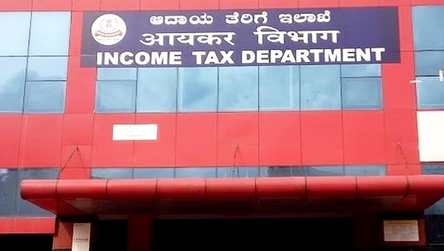ಬೆಳ್ಳಂಬೆಳಗ್ಗೆ ನಗರದಲ್ಲಿ ಭ್ರಷ್ಟರ ಬೇಟೆ: ಬೆಂಗಳೂರು ಸೇರಿ 50ಕ್ಕೂ ಹೆಚ್ಚು ಕಡೆ ಐಟಿ ಅಧಿಕಾರಿಗಳ ತಪಾಸಣೆ