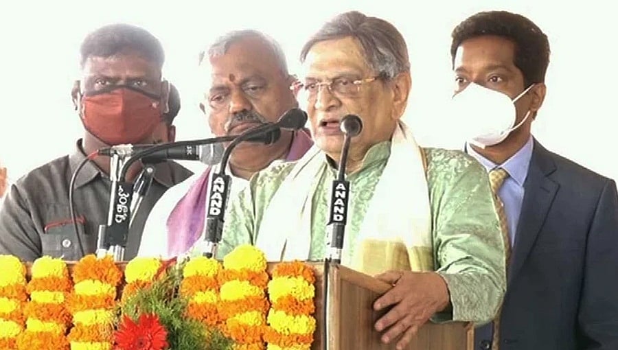 ಪ್ರಧಾನಿ ಮೋದಿ ದೇಶದ ಅಭಿವೃದ್ಧಿಗೆ ಅವಿರತವಾಗಿ ಶ್ರಮಿಸುತ್ತಿದ್ದಾರೆ: ಮೈಸೂರು ದಸರಾ ಉದ್ಘಾಟಿಸಿ ಎಸ್ಎಂ ಕೃಷ್ಣ ಮಾತು