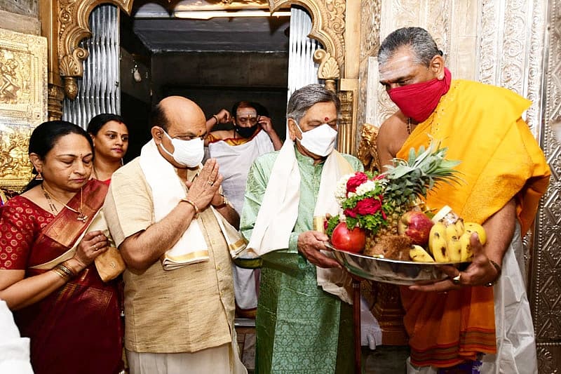 ಇದಕ್ಕೂ ಮುನ್ನ ಮುಖ್ಯಂತ್ರಿ ಬಸವರಾಜ ಬೊಮ್ಮಾಯಿಯವರು, ಕೃಷ್ಣರಾಜ ಸಾಗರ ಡ್ಯಾಮ್ ಬಳಿ ತಮ್ಮ ಪತ್ನಿ ಸಮೇತವಾಗಿ ತಾಯಿ ಕಾವೇರಿಗೆ ವಿಶೇಷ ಪೂಜೆ ಸಲ್ಲಿಸಿದರು.
