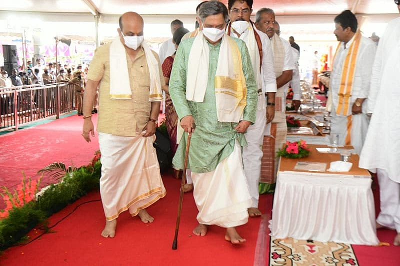 ಕಾರ್ಯಕ್ರಮದಲ್ಲಿ ಸಿಎಂ ಬಸವರಾಜ್ ಬೊಮ್ಮಾಯಿ, ಸಚಿವರಾದ ಎಸ್.ಟಿ.ಸೋಮಶೇಖರ್, ಆರ್.ಅಶೋಕ್, ಬಿ.ಸಿ.ಪಾಟೀಲ್, ಶಿವರಾಂ ಹೆಬ್ಬಾರ್, ಸುನೀಲ್ ಕುಮಾರ್, ನಾರಾಯಣ ಗೌಡ, ಭೈರತಿ ಬಸವರಾಜು, ಶಶಿಕಲಾ ಜೊಲ್ಲೆ, ಶಾಸಕರಾದ ಜಿಟಿಡಿ, ರಾಮದಾಸ್, ನಾಗೇಂದ್ರ, ಬೆಲ್ಲದ್, ತನ್ವೀರ್ ಸೇಠ್, ಹೆಚ್​.ವಿಶ್ವನಾಥ್, ಸಂಸದ ಪ್ರತಾಪ್ ಸಿಂಹ,
