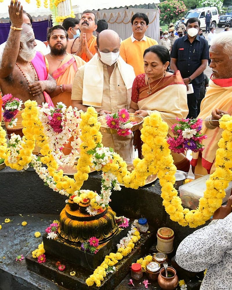 ದಸರಾ ಮಹೋತ್ಸವ ಇಂದಿನಿಂದ ಆರಂಭವಾಗಿದ್ದು, ಒಂಬತ್ತು ದಿನಗಳ ಕಾಲ (ಅ.7ರಿಂದ 15ರವರೆಗೆ) ನಡೆಯಲಿದೆ.
