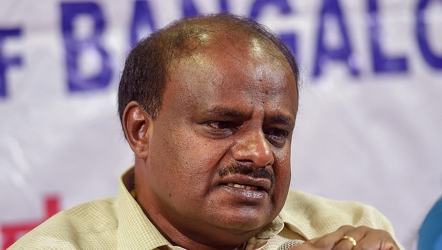 ಓವರ್ ಹೆಡ್ ನೀರಿನ ಟ್ಯಾಂಕ್ ನಲ್ಲಿ ಶವ ಪತ್ತೆ: ಹೊಸ ಪೈಪ್ ಲೈನ್ ಅಳವಡಿಕೆಗೆ ಹೆಚ್.ಡಿ ಕೆ. ಸೂಚನೆ