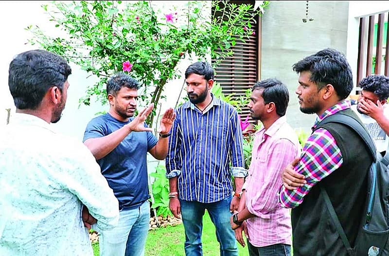 ಈ ಸಂದರ್ಭದಲ್ಲಿ ಶೂಟಿಂಗ್ ನ ಕೆಲವು ಫೋಟೋಗಳನ್ನು ಚೇತನ್ ಕುಮಾರ್ ಹಂಚಿಕೊಂಡಿದ್ದಾರೆ. ಕಳೆದ ಅಕ್ಟೋಬರ್ 13 ಮತ್ತು 16ರಂದು ಡ್ಯಾನ್ಸ್ ಚಿತ್ರೀಕರಣವನ್ನು ಮಾಡಿದ್ದೆವು. ಡ್ಯಾನ್ಸ್ ಮಾಸ್ಟರ್ ಶೇಖರ್ ಕೊರಿಯೊಗ್ರಫಿ ಮಾಡಿದ್ದು. ಉತ್ತಮ ಡ್ಯಾನ್ಸ್ ಗಾರ ಪುನೀತ್ ಆಗಿದ್ದರೂ ಇದಕ್ಕೆ ನಾಲ್ಕು ದಿನ ರಿಹರ್ಸಲ್ ಮಾಡಿಕೊಂಡಿದ್