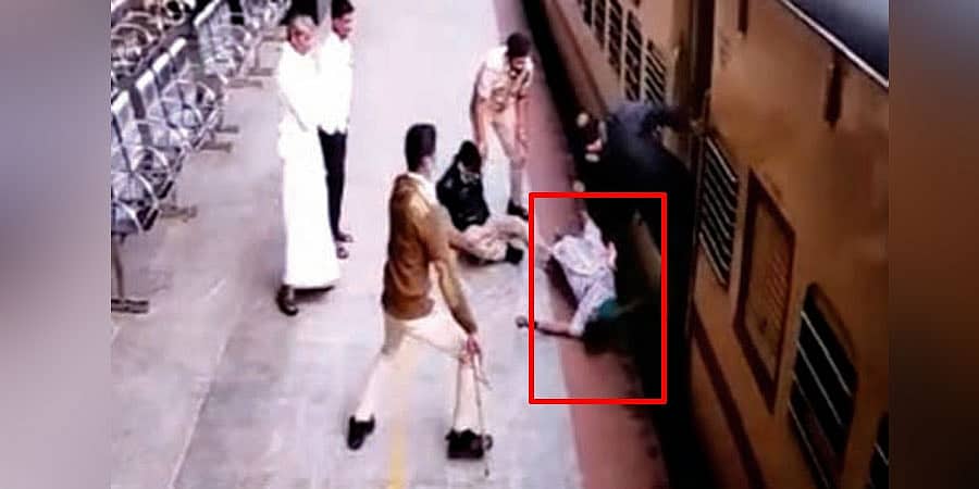 ಚಲಿಸುತ್ತಿದ್ದ ರೈಲಿನಿಂದ ಇಳಿಯಲೆತ್ನಿಸಿ ಕೆಳಕ್ಕೆ ಬಿದ್ದ ಮಹಿಳೆ ರಕ್ಷಣೆ: ರೈಲ್ವೇ ಸಿಬ್ಬಂದಿ ಸಮಯ ಪ್ರಜ್ಞೆಯಿಂದ ತಪ್ಪಿದ ಅನಾಹುತ