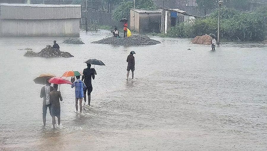 ತಮಿಳು ನಾಡು ರಾಜ್ಯದಲ್ಲಿ ಮುಂದಿನ 5 ದಿನಗಳ ಕಾಲ ಮತ್ತಷ್ಟು ಅವ್ಯಾಹತ ಮಳೆ, ರೆಡ್ ಅಲರ್ಟ್ ಘೋಷಣೆ 