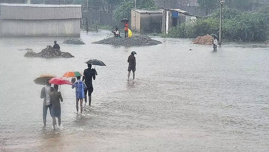 ತಮಿಳು ನಾಡು ರಾಜ್ಯದಲ್ಲಿ ಮುಂದಿನ 5 ದಿನಗಳ ಕಾಲ ಮತ್ತಷ್ಟು ಅವ್ಯಾಹತ ಮಳೆ, ರೆಡ್ ಅಲರ್ಟ್ ಘೋಷಣೆ