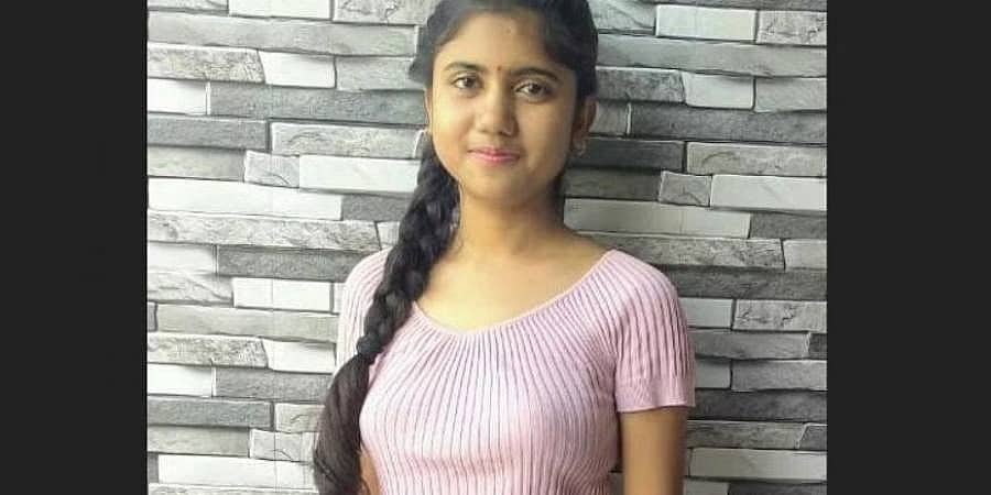 ಕೋಚಿಂಗ್ ಪಡೆಯಲು ಆರ್ಥಿಕ ಮುಗ್ಗಟ್ಟು: ಯೂಟ್ಯೂಬ್ ತರಗತಿ, ಪುಸ್ತಕಗಳ ನೆರವಿನಿಂದಲೇ ಎನ್ಇಇಟಿ ತೇರ್ಗಡೆಯಾದ ರಿತಿಕಾ!
