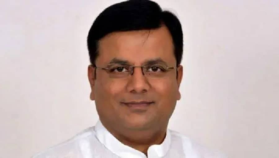 ನೂತನ ಶಾಸಕರ ಪ್ರಮಾಣ: ಟ್ರಾಫಿಕ್ ನಲ್ಲಿ ಡಿಕೆಶಿ ಹೈರಾಣ; ಪ್ರಮಾಣ ವಚನ ಸ್ವೀಕರಿಸದೆ ಶ್ರೀನಿವಾಸ ಮಾನೆ ನಿರ್ಗಮನ
