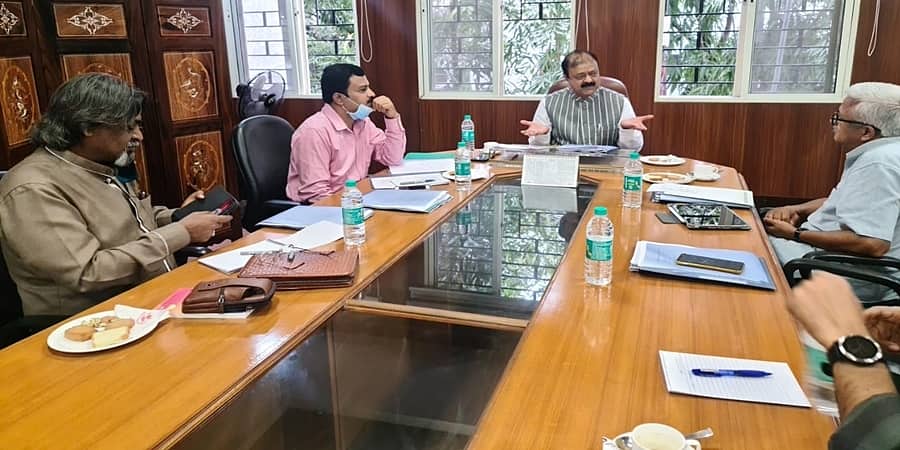 2021ರ ಯುವನೀತಿ ರಚನಾ ಸಮಿತಿ ಅಧ್ಯಕ್ಷರ ಜೊತೆ ಸಚಿವ ಡಾ. ನಾರಾಯಣಗೌಡ ಅನೌಪಚಾರಿಕ ಚರ್ಚೆ