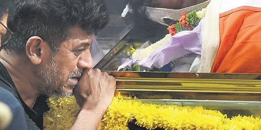 'ಅಪ್ಪು' ಅಗಲಿಕೆಯ ನೋವಲ್ಲೇ ಕೆಲಸಕ್ಕೆ ಮರಳಿದ ಶಿವಣ್ಣ: ನವೆಂಬರ್ 21ಕ್ಕೆ 'ವೇದ' ಸಿನಿಮಾ ಮೂಹೂರ್ತ!
