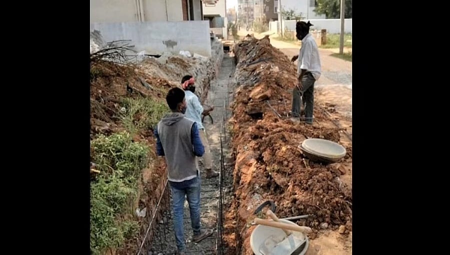 ಹತ್ತು ತಿಂಗಳು ಕಳೆದರೂ ಮುಗಿಯದ ಪೈಪ್ ಲೈನ್ ಕಾಮಗಾರಿ; ಬನಶಂಕರಿ 6ನೇ ಹಂತದ ವಜ್ರಹಳ್ಳಿ ಸುತ್ತಮುತ್ತ ನಿವಾಸಿಗಳಿಗೆ ಸಂಕಷ್ಟ