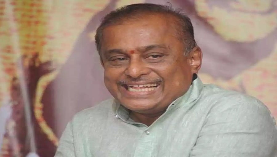 ಕೊನೆಗೂ ಕ್ಷಮೆಯಾಚಿಸಿದ ಹಂಸಲೇಖ: ಪೇಜಾವರ ಶ್ರೀಗಳ ಬಗ್ಗೆ 'ನಾದಬ್ರಹ್ಮ' ಹೇಳಿದ್ದಾದರೂ ಏನು?