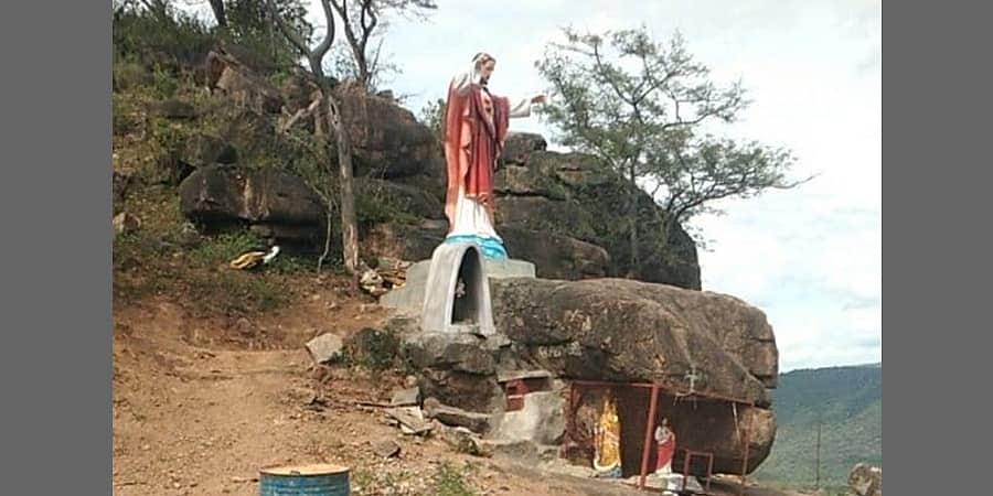 ಮಹದೇಶ್ವರ ಬೆಟ್ಟ ಅಭಯಾರಣ್ಯದಲ್ಲಿ 5 ಅಡಿ ಎತ್ತರದ ಯೇಸು ಕ್ರಿಸ್ತನ ಪ್ರತಿಮೆ ಸ್ಥಾಪನೆ: ಹಲವರ ವಿರೋಧ