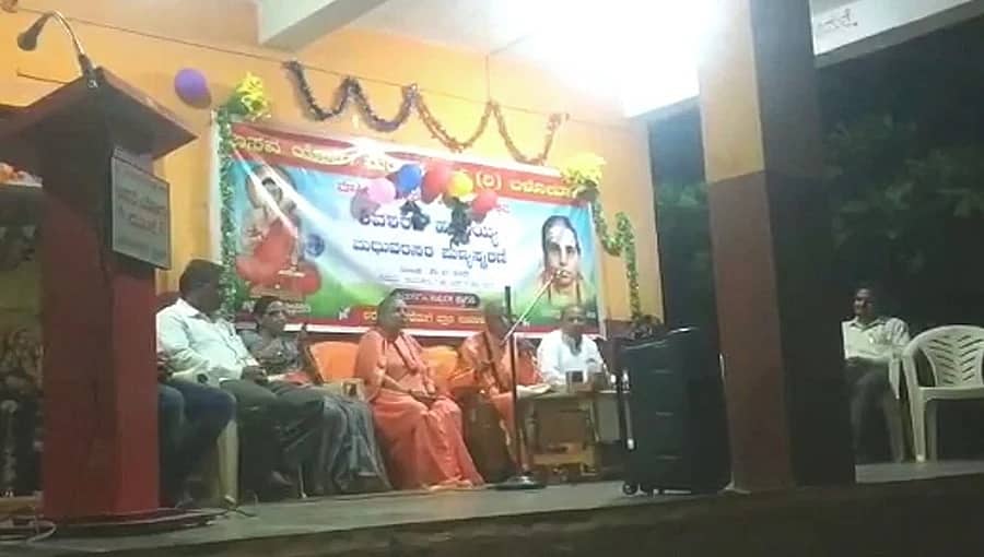 ಬೆಳಗಾವಿ: ಪ್ರವಚನ ನೀಡುತ್ತಿರುವಾಗಲೇ ಹೃದಯಾಘಾತದಿಂದ ಸ್ವಾಮೀಜಿ ಸಾವು!