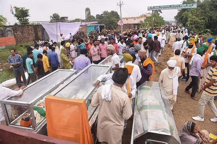 ಅಕ್ಟೋಬರ್ 3, 2021: ಉತ್ತರ ಪ್ರದೇಶದ ಲಖಿಂಪುರ ಖೇರಿಯಲ್ಲಿ ಕೇಂದ್ರ ಸಚಿವ ಅಜಯ್ ಮಿಶ್ರಾ ತೇನಿ ಅವರ ಪುತ್ರ ಆಶಿಶ್ ಮಿಶ್ರಾ ಅವರಿಗೆ ಸೇರಿದ ಎಸ್ಯುವಿಯು ಪ್ರತಿಭಟನಾ ನಿರತ ರೈತರ ಮೇಲೆ ಹರಿದು ಐವರನ್ನು ಬಲಿ ಪಡೆದಿತು.