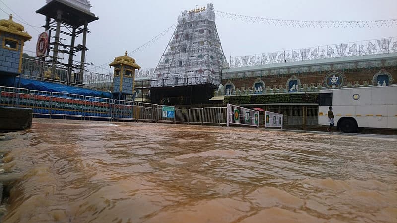 ಪ್ರವಾಹದ ಹಿನ್ನೀರಿನಲ್ಲಿ ತಿಮ್ಮಪ್ಪನ ದೇಗುಲ