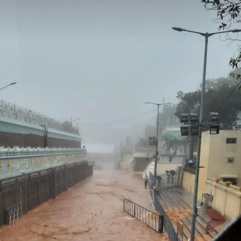 ಪ್ರವಾಹದ ಹಿನ್ನೀರಿನಲ್ಲಿ ತಿಮ್ಮಪ್ಪನ ದೇಗುಲ