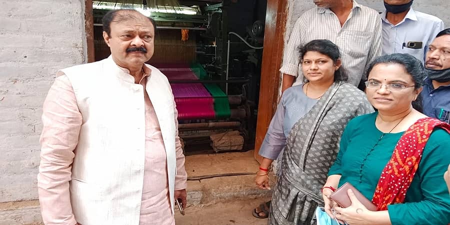 ಡಿಸೆಂಬರ್ ಅಂತ್ಯಕ್ಕೆ ವಾರಣಾಸಿಯಲ್ಲಿ ಕರ್ನಾಟಕ ರೇಷ್ಮೆ ಮಾರುಕಟ್ಟೆ ಕಾರ್ಯಾರಂಭ- ಸಚಿವ ಡಾ. ನಾರಾಯಣಗೌಡ