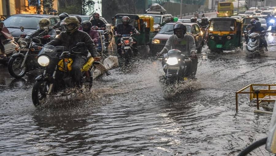 ವರುಣನ ಆರ್ಭಟಕ್ಕೆ ಬೆಚ್ಚಿದ ಬೆಂಗಳೂರು: ಮಳೆ ಸಂಬಂಧಿ ಅವಾಂತರಗಳಿಗೆ ರಾಜ್ಯದಲ್ಲಿ 24 ಮಂದಿ ಸಾವು