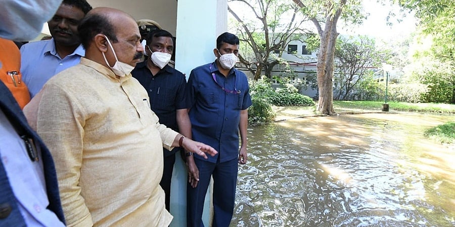 ಬೆಂಗಳೂರು: ನೀರು ನುಗ್ಗಿದ ಮನೆಗಳಿಗೆ 10 ಸಾವಿರ, ಸಂಪೂರ್ಣ ಹಾನಿಯಾದ ಮನೆಗಳಿಗೆ 5 ಲಕ್ಷ ರೂ. ಪರಿಹಾರ ಘೋಷಿಸಿದ ಸಿಎಂ