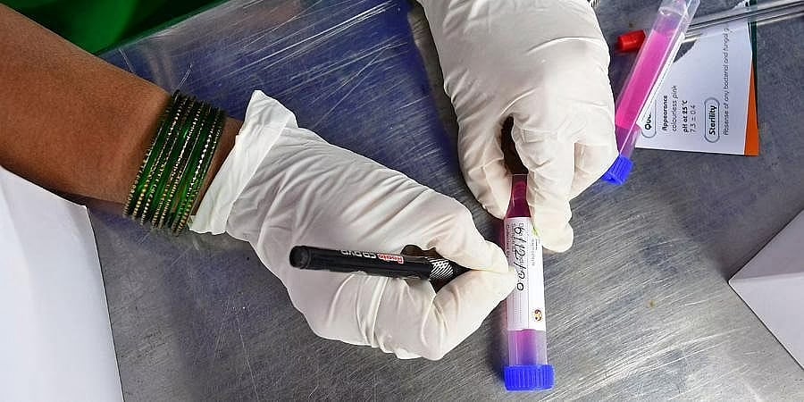 ಬೆಂಗಳೂರು: ಮುಖ್ಯಮಂತ್ರಿ ಕಾರ್ಯಾಲಯದ ಇಬ್ಬರು ಅಧಿಕಾರಿಗಳಿಗೆ ಕೋವಿಡ್ ಪಾಸಿಟಿವ್