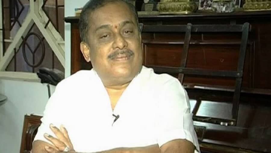 ಪೇಜಾವರ ಹಿರಿಯ ಶ್ರೀಗಳ ಬಗ್ಗೆ ಹೇಳಿಕೆ: ಹಂಸಲೇಖ ವಿಚಾರಣೆಗೆ ಹಾಜರು, ಪೊಲೀಸ್ ಠಾಣೆ ಬಳಿ ಹೈಡ್ರಾಮಾ; ಒಂದು ತಾಸಿನ ನಂತರ ನಿರ್ಗಮನ