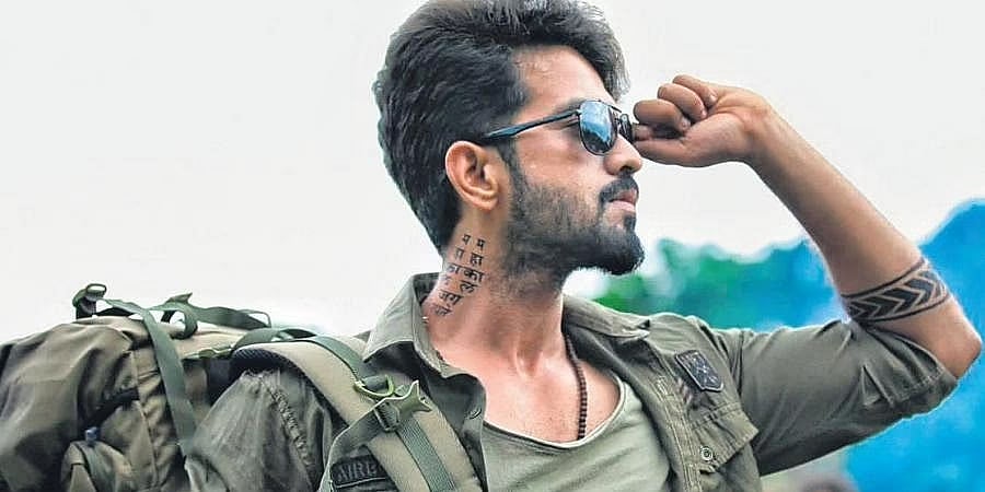 'ಅದ್ಧೂರಿ ಲವರ್' ಫಸ್ಟ್ ಲುಕ್ ಔಟ್: ರಗಡ್ ಲುಕ್ ನಲ್ಲಿ ವಿರಾಟ್!
