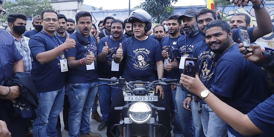 ಬೆಂಗಳೂರು: 'ರೈಡ್ ಫಾರ್ ಅಪ್ಪು' ಬೈಕ್ ಮೆರವಣಿಗೆಗೆ ಸಚಿವ ಡಾ. ಸಿ.ಎನ್. ಅಶ್ವತ್ಥ ನಾರಾಯಣ ಚಾಲನೆ