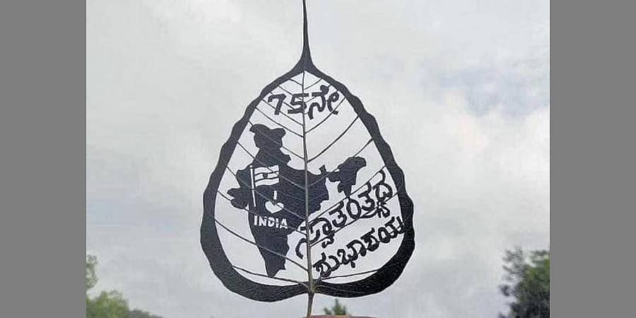 ಎಲೆಯ ಮೇಲೆ ಕಲೆ: ಉಡುಪಿಯ ಕಲಾವಿದ ಮಹೇಶ್ ಮರ್ನೆ ವಿಶಿಷ್ಟ ಪ್ರತಿಭೆ