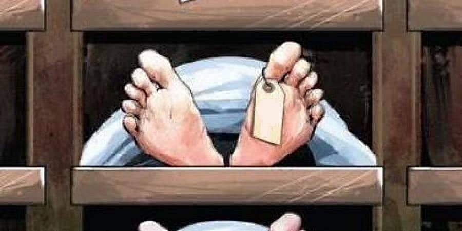 ಶವಾಗಾರದಲ್ಲಿ ಕೋವಿಡ್ ಶವಗಳು ಕೊಳೆತ ಪ್ರಕರಣ: ಪಾಲಿಕೆ, ಆಸ್ಪತ್ರೆ ವಿರುದ್ಧ ಕುಟುಂಬಸ್ಥರ ಆಕ್ರೋಶ