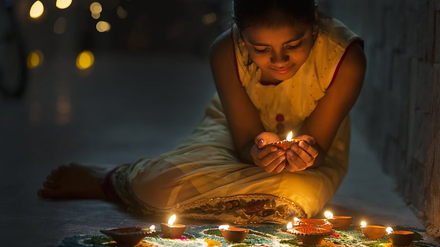 ದೀಪಾವಳಿ ಎಂದರೆ ದೀಪಗಳ ಸಾಲು, ತೈಲಾಭ್ಯಂಜನ, ಭಾವ ಬಿದಿಗೆ