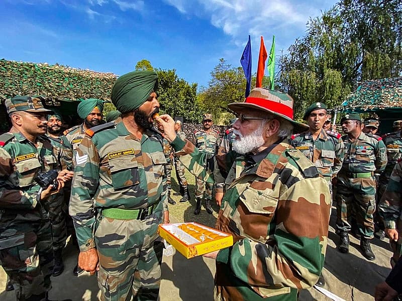 modi-diwali-Soldiers05